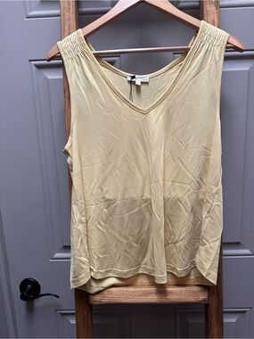 Mystree Sleeveless V-Neck Tank Top in Pale Yellow